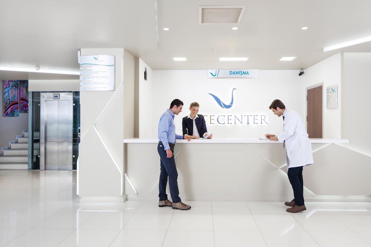 Reception della clinica di trapianto di capelli EsteCenter Istanbul