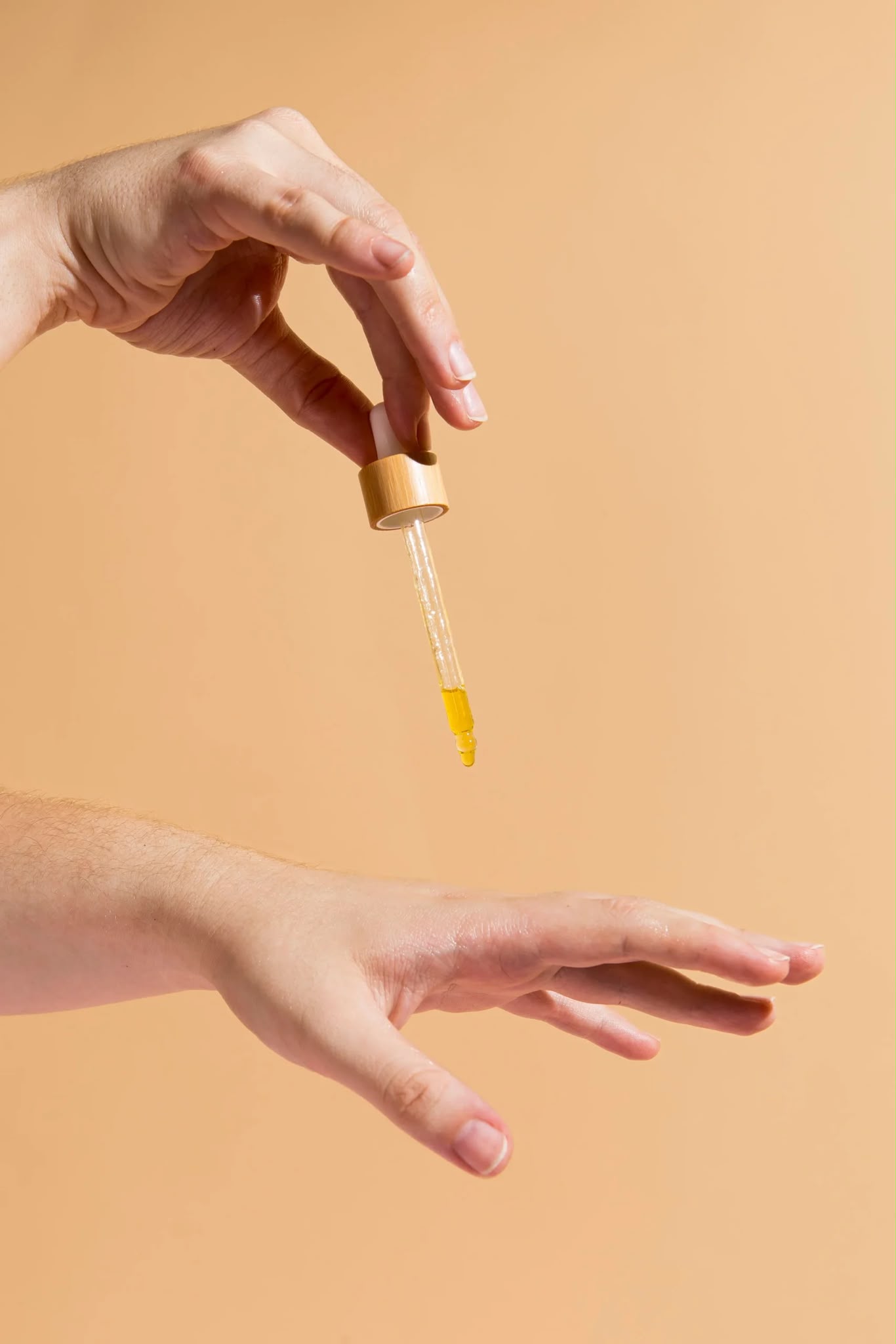 Trattamento vitaminico per il ringiovanimento delle mani a EsteCenter Istanbul