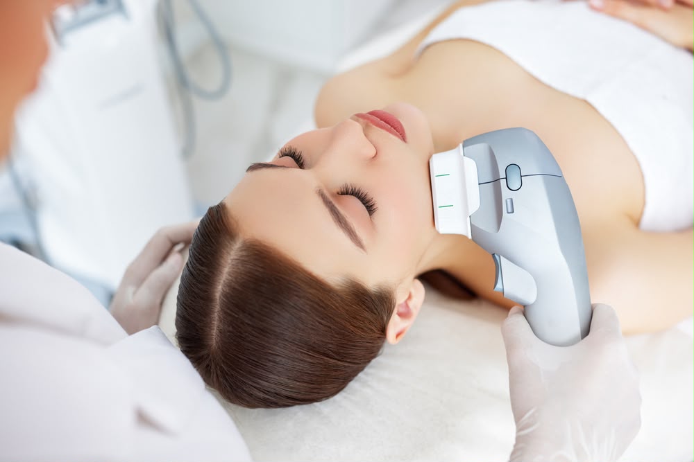 Lifting cutaneo ad ultrasuoni focalizzati HIFU presso EsteCenter Istanbul
