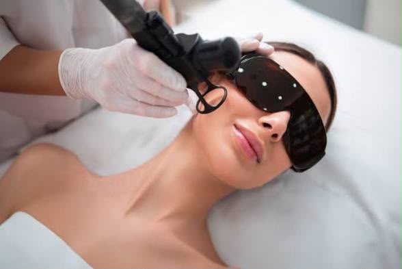Trattamento cutaneo laser ICON all'EsteCenter Istanbul